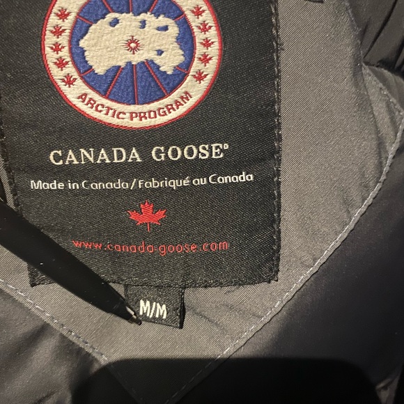 It’s Canada goose coat. It’s in a very good condition. Like new. - Picture 4 of 6